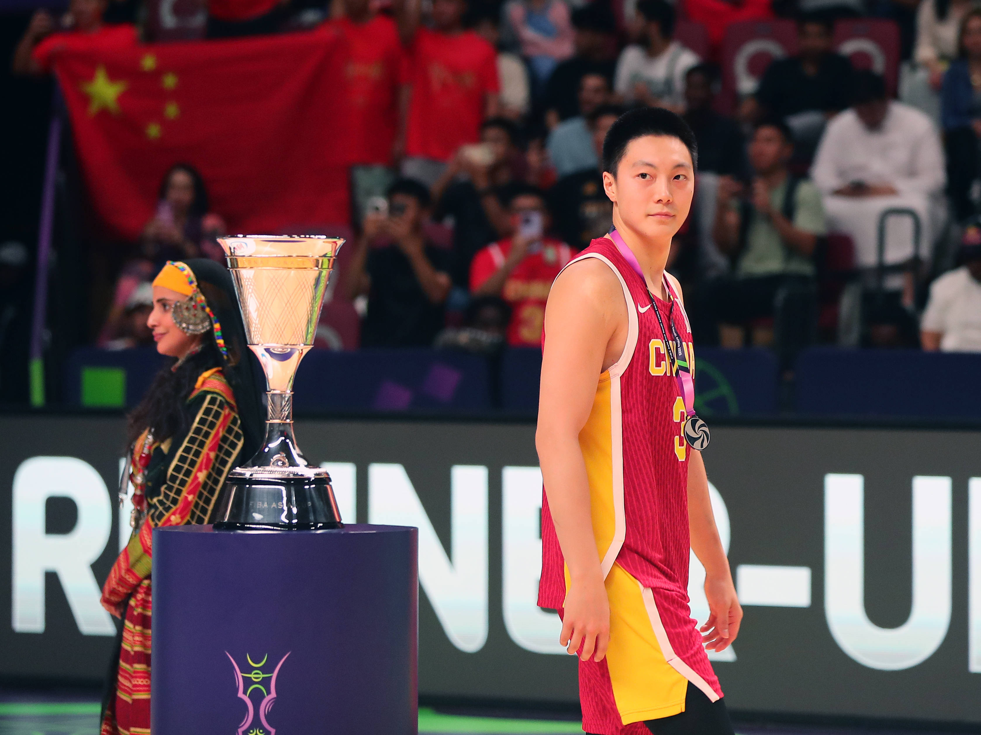 差距！胡明克斯（Hu Mingxuan）失去了最后的勝利 整個(gè)團(tuán)隊(duì)都受到了張Zhenlin的隊(duì)友的觀點(diǎn)的安慰